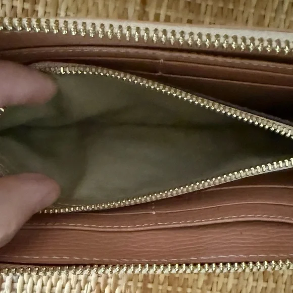 CHLOE Pink Leather Pink&Gold Ribbon Bow Zip Around Clutch Wallet w/Dust Bag &Box - Picture 10 of 14